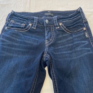 Silver Jeans Dark Indigo Skinny Jeans
Suki straight cut
Size w27 /L 32